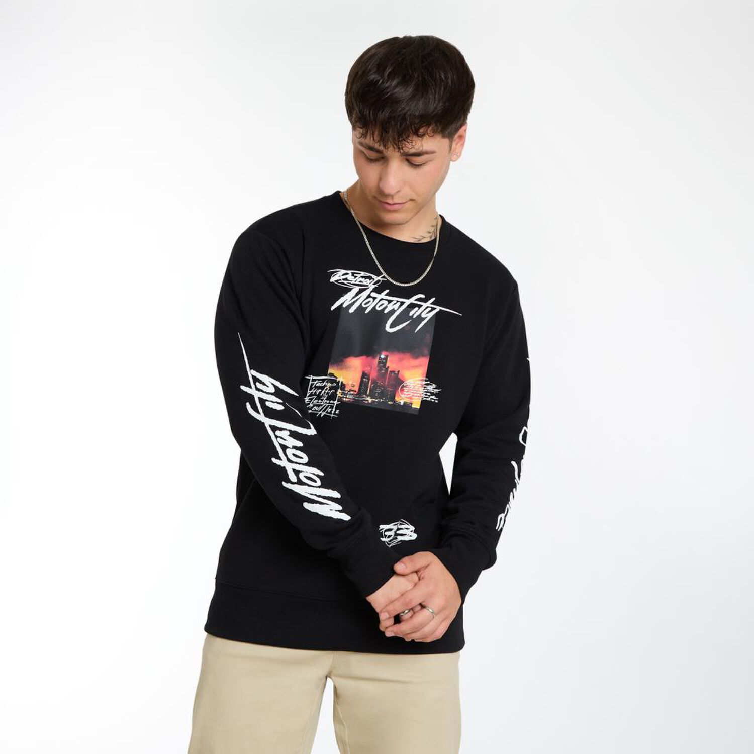 Poler&oacute;n Estampado Slim Fit Cuello Redondo Hombre Skuad image number 0.0