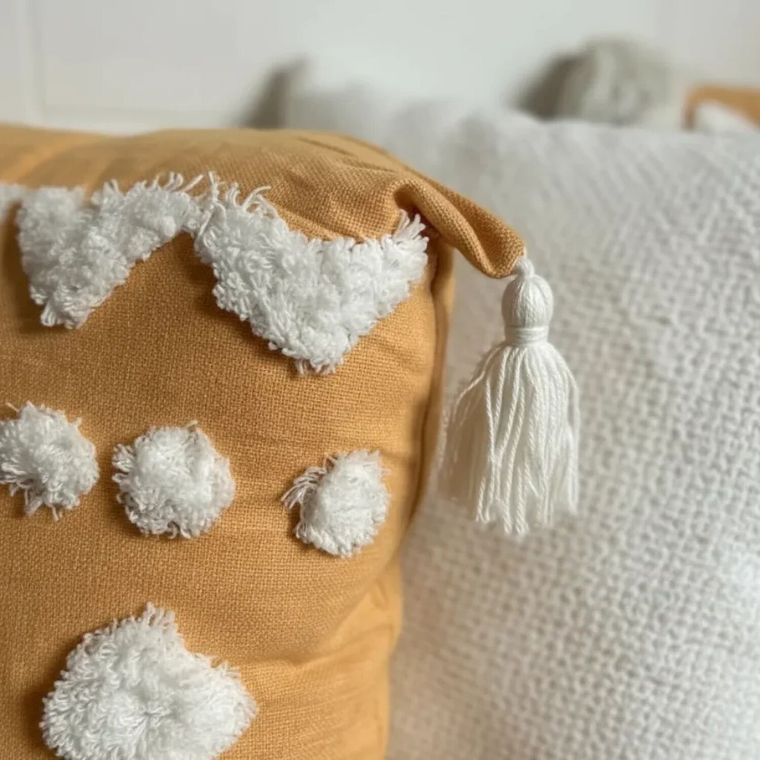 Set De 3 Cojines Decorativos Boho Amarillo Y Blanco image number 3.0
