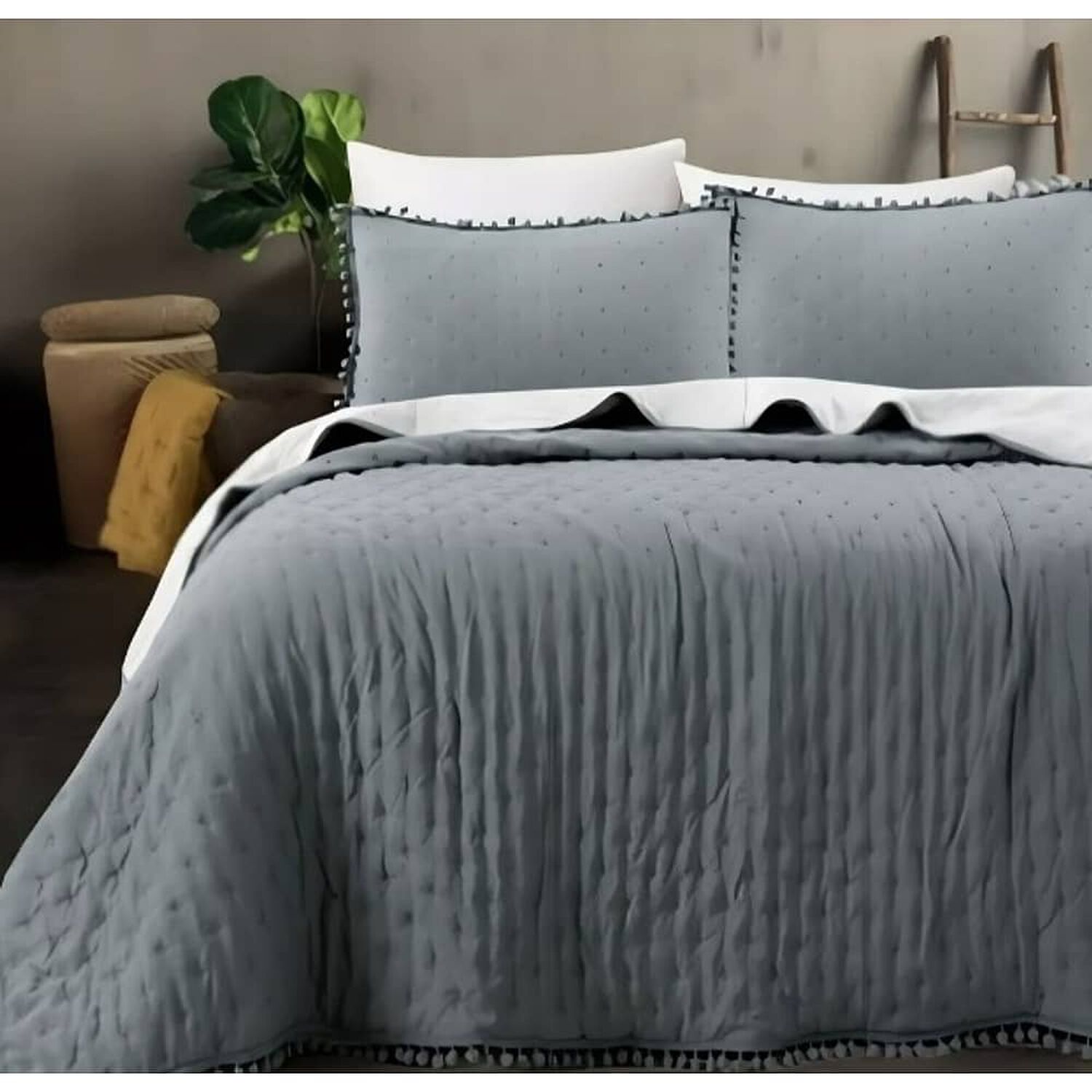 Cubrecama Quilt Algod&oacute;n Y Pompones King + 2 Fundas Colores Color Gris image number 3.0