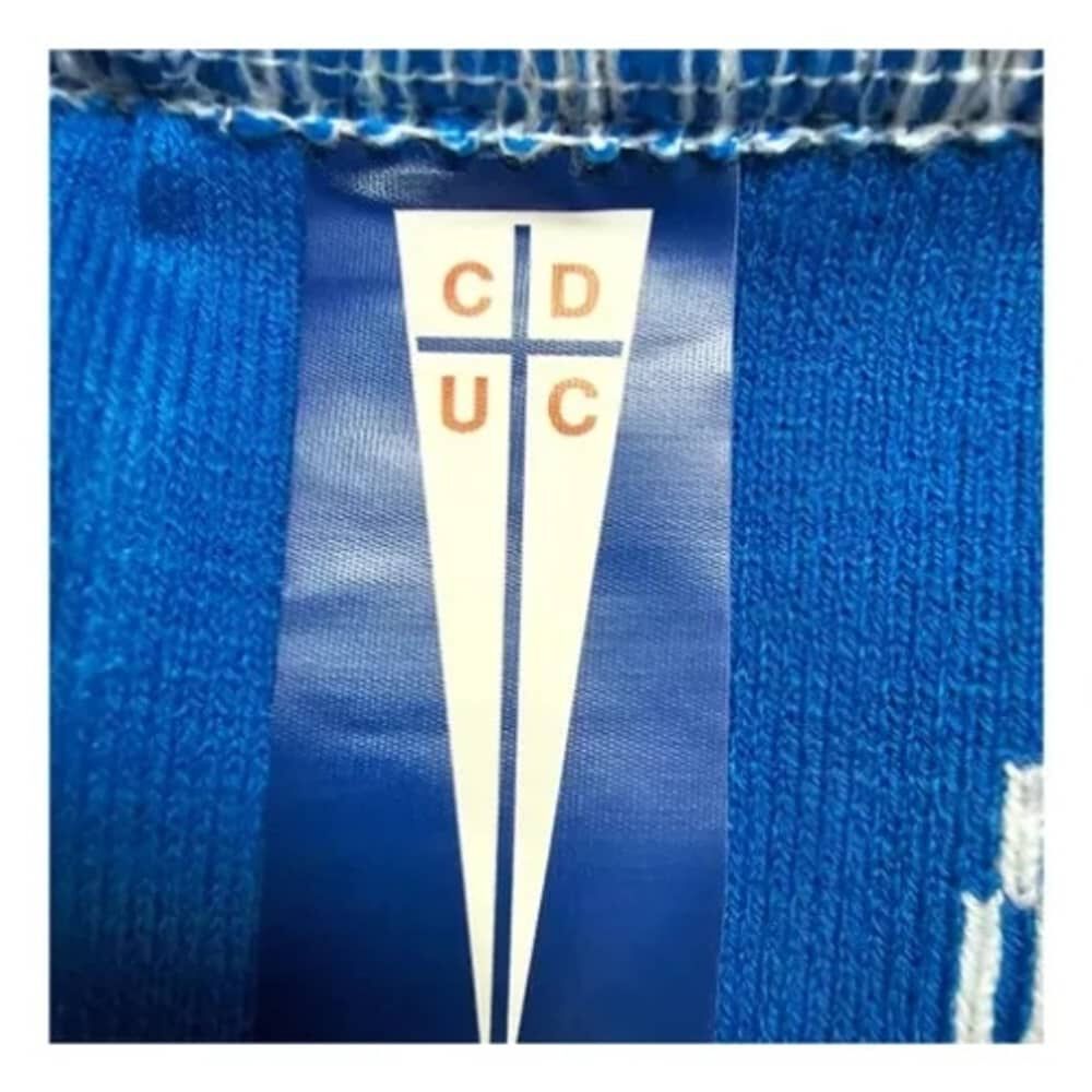 Bufanda Universidad Catolica Licenciada Titanio Color Azul image number 2.0