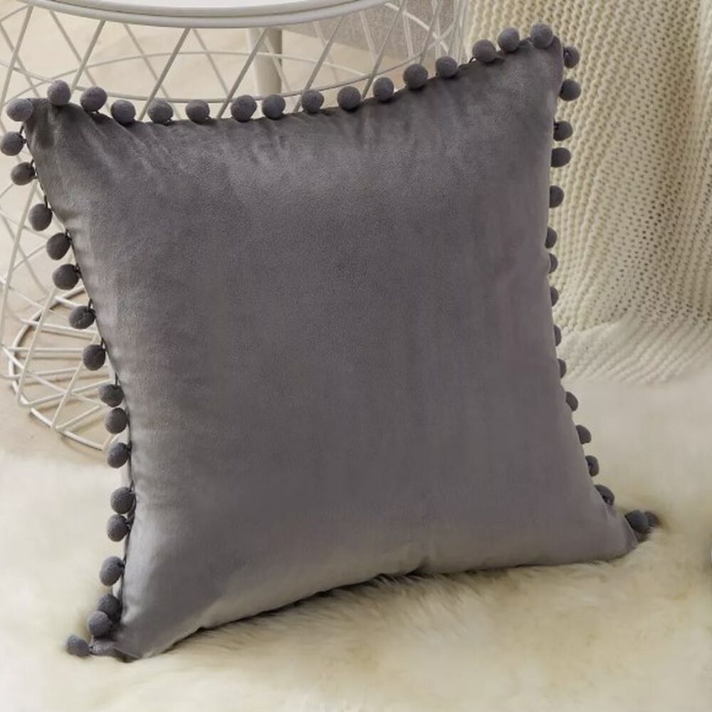 Funda De Cojines Con Pompones. Medida 45x45. Terciopelo. Gris Claro image number 3.0