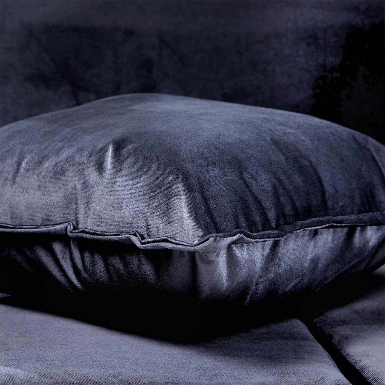 Sof&aacute; Almore Paris + 2 Pouf / 5 Cuerpos image number 3.0