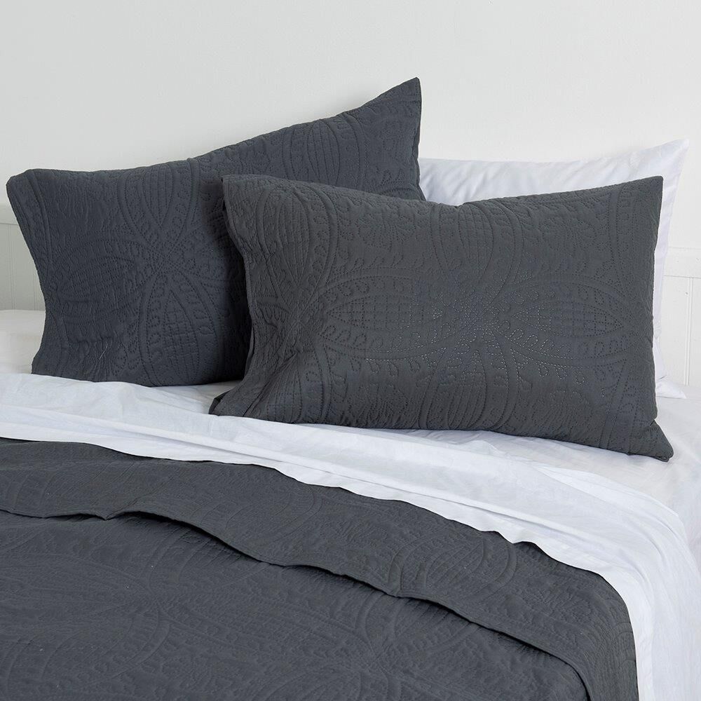 Quilt 2 P Portugal Marengo image number 1.0