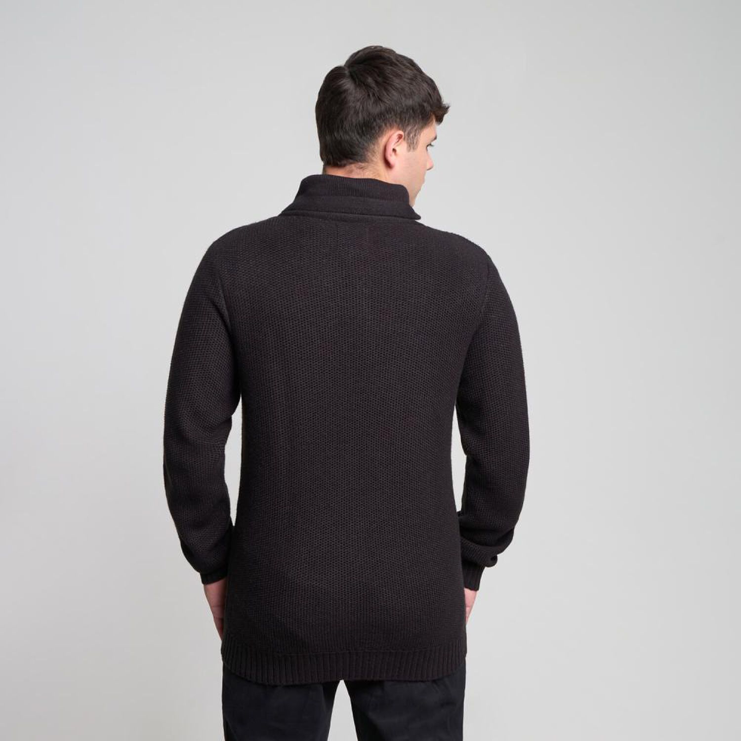 Sweater Liso Manga Larga Cuello Alto Con Cacpuha Hombre Skuad image number 3.0