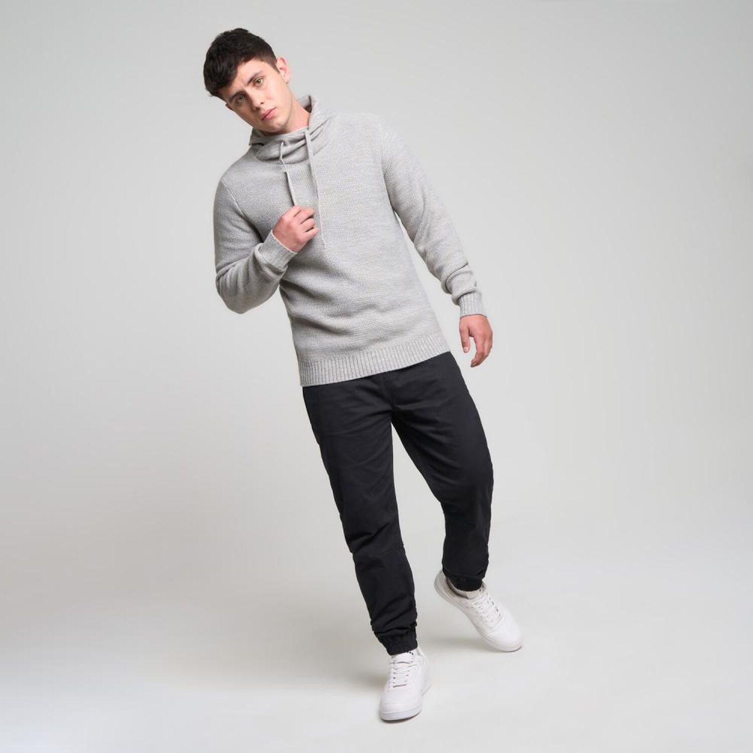 Sweater Liso Manga Larga Cuello Alto Con Cacpuha Hombre Skuad image number 1.0