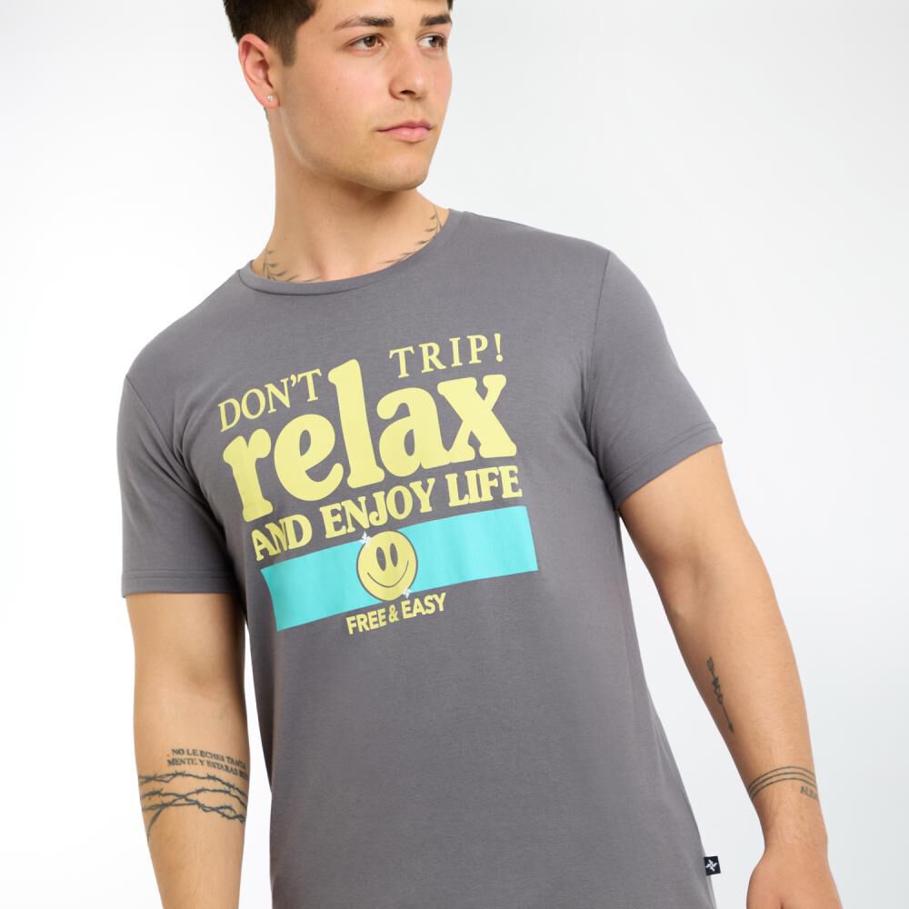 Polera Estampada Manga Corta Cuello Redondo Hombre Skuad image number 4.0