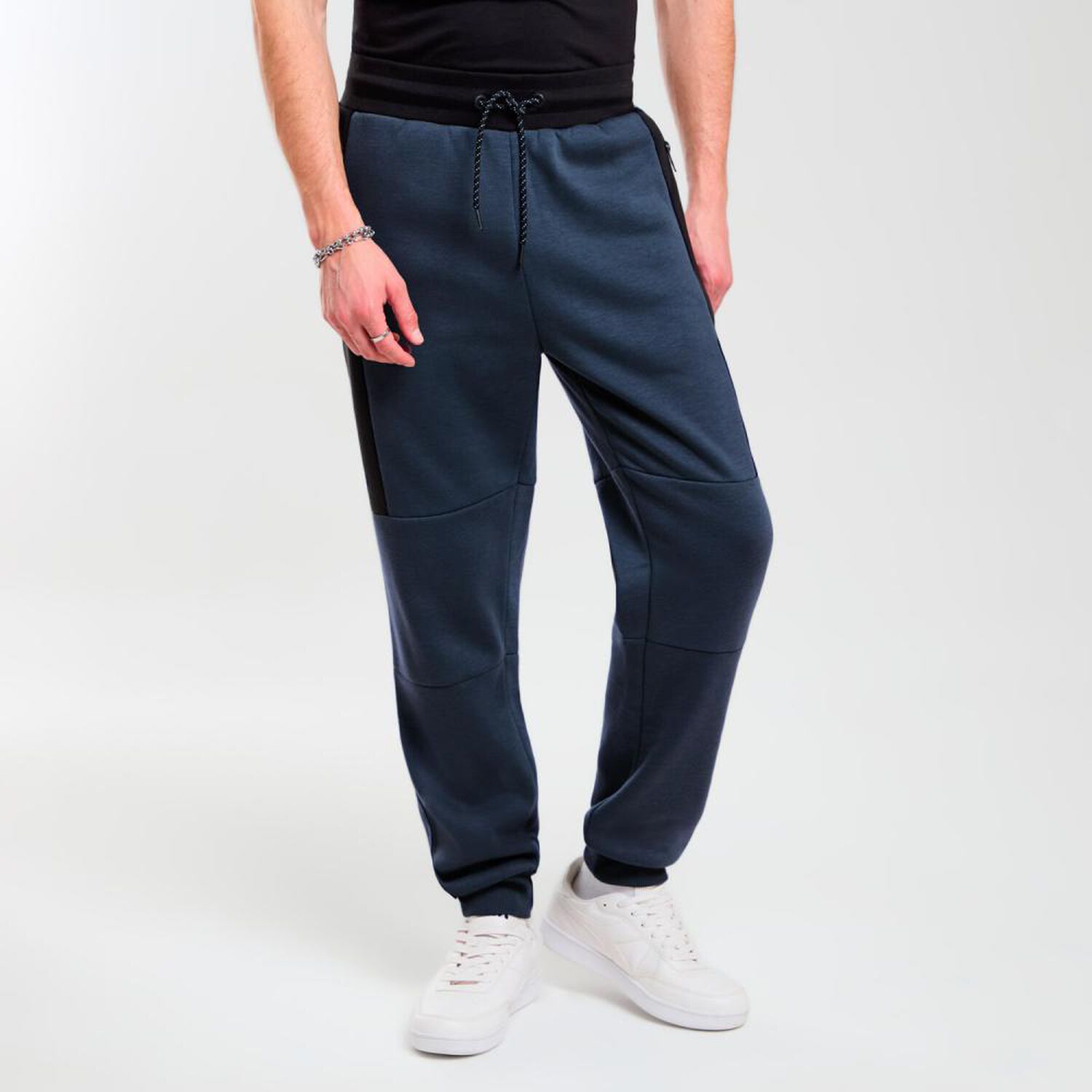 Pantal&oacute;n Estampado Tiro Medio Slim Hombre Skuad image number 0.0