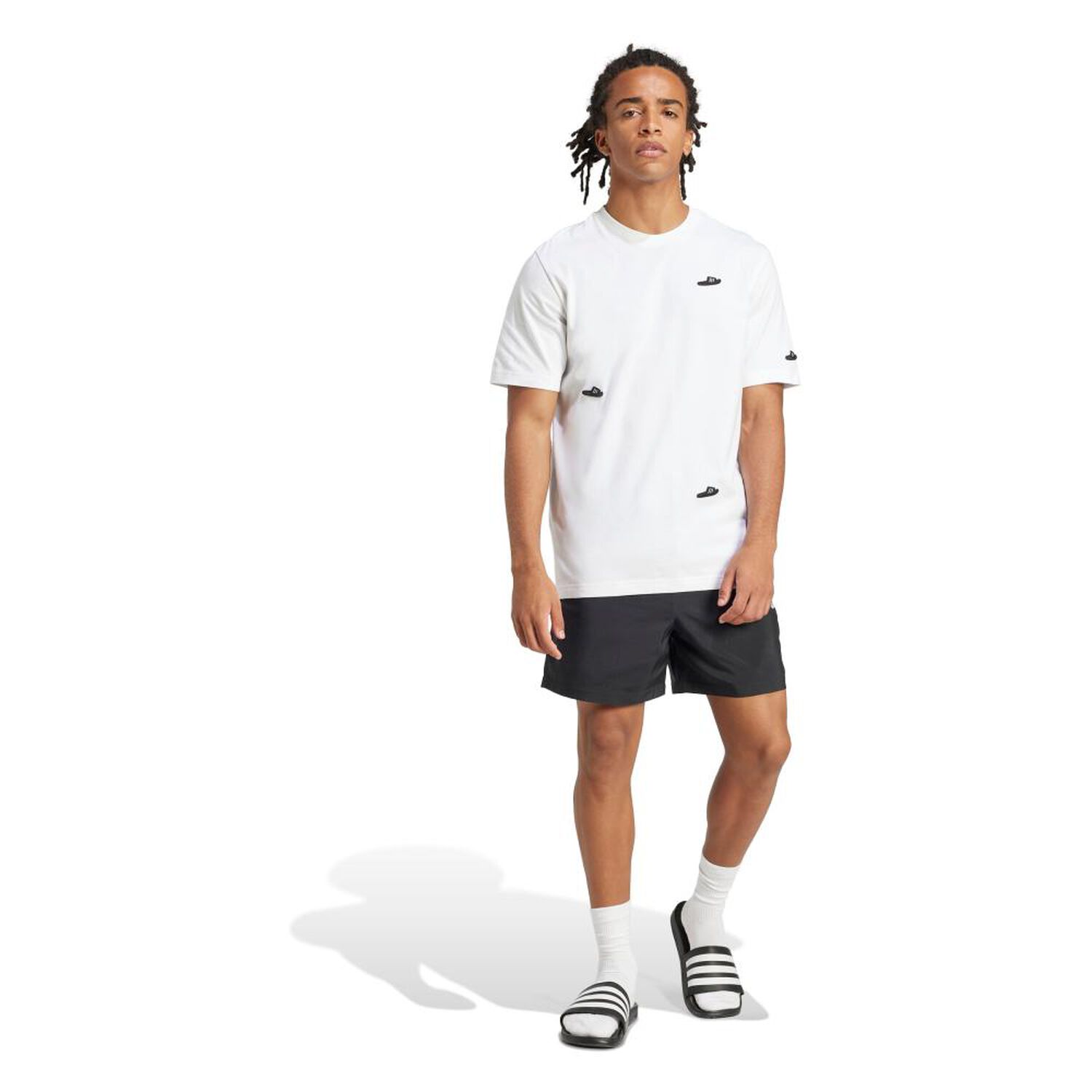 Pantal&oacute;n Corto Essentials Small Logo Chelsea Adidas image number 1.0