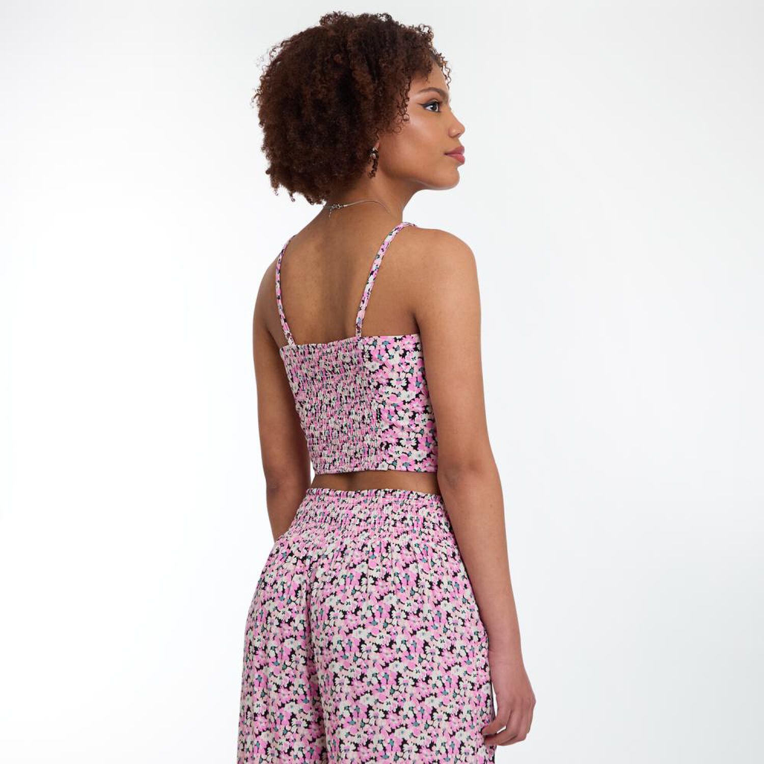Blusa Crop Sin Mangas Cuello Recto Mujer Rolly Go image number 3.0