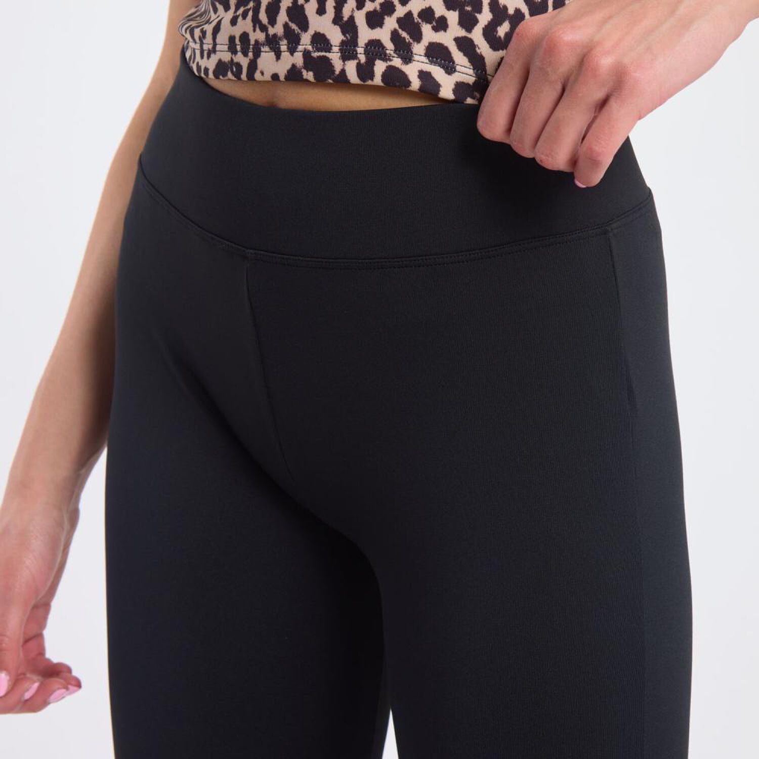 Calza Tiro Medio Flare Mujer Rolly Go image number 4.0