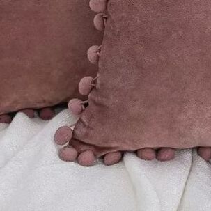 Funda De Cojines Con Pompones. Medida 45x45. Terciopelo. Palo Rosa Funda De Cojines Con Pompones. Medida 45x45. Terciopelo. Palo Rosa
