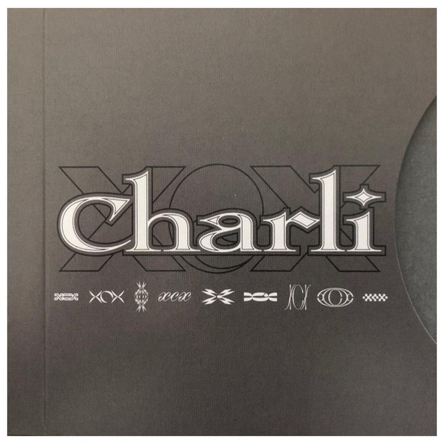 Charli Xcx - Charli (deluxe Edition) | Cd image number 0.0