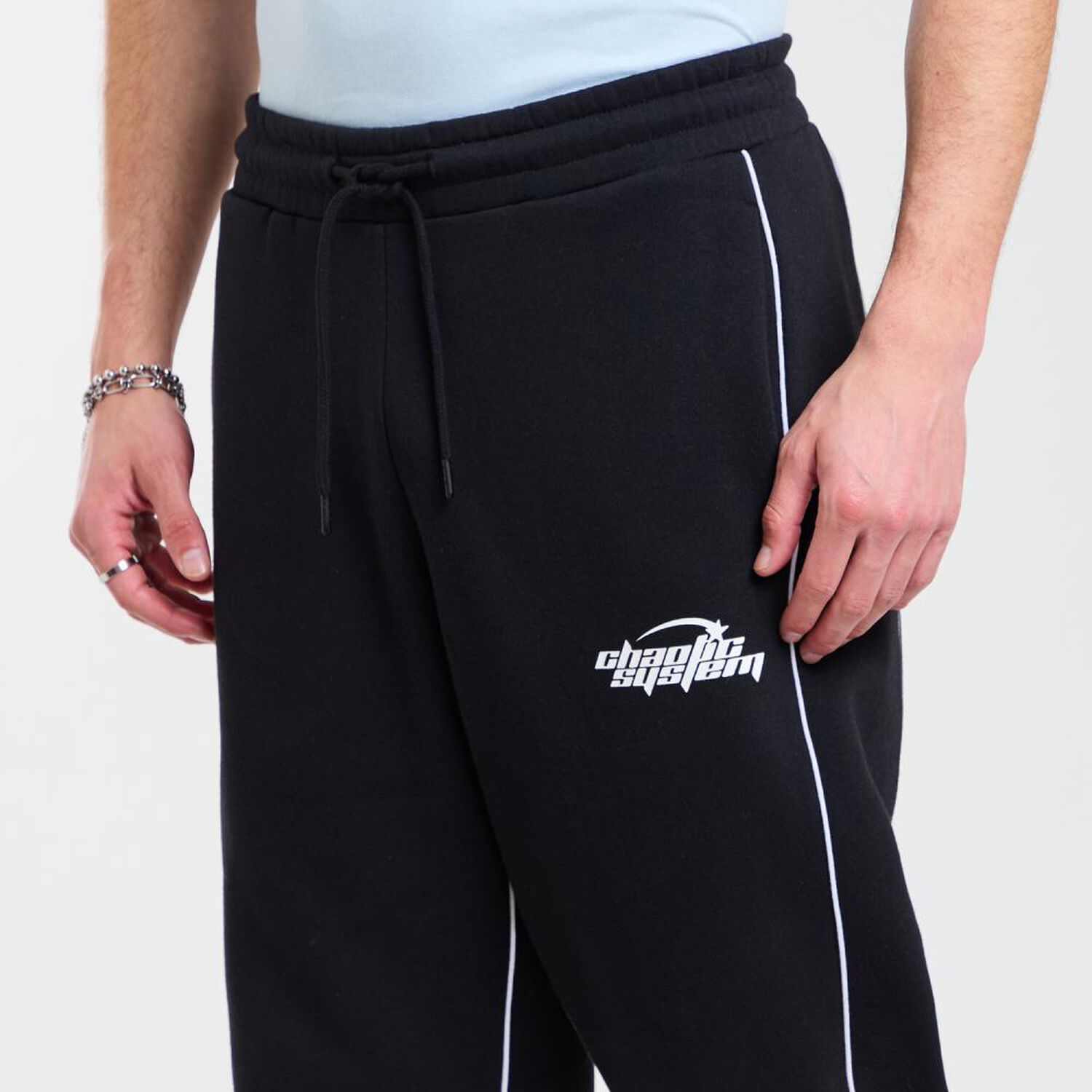 Pantal&oacute;n Tiro Medio Slim Hombre Skuad image number 4.0
