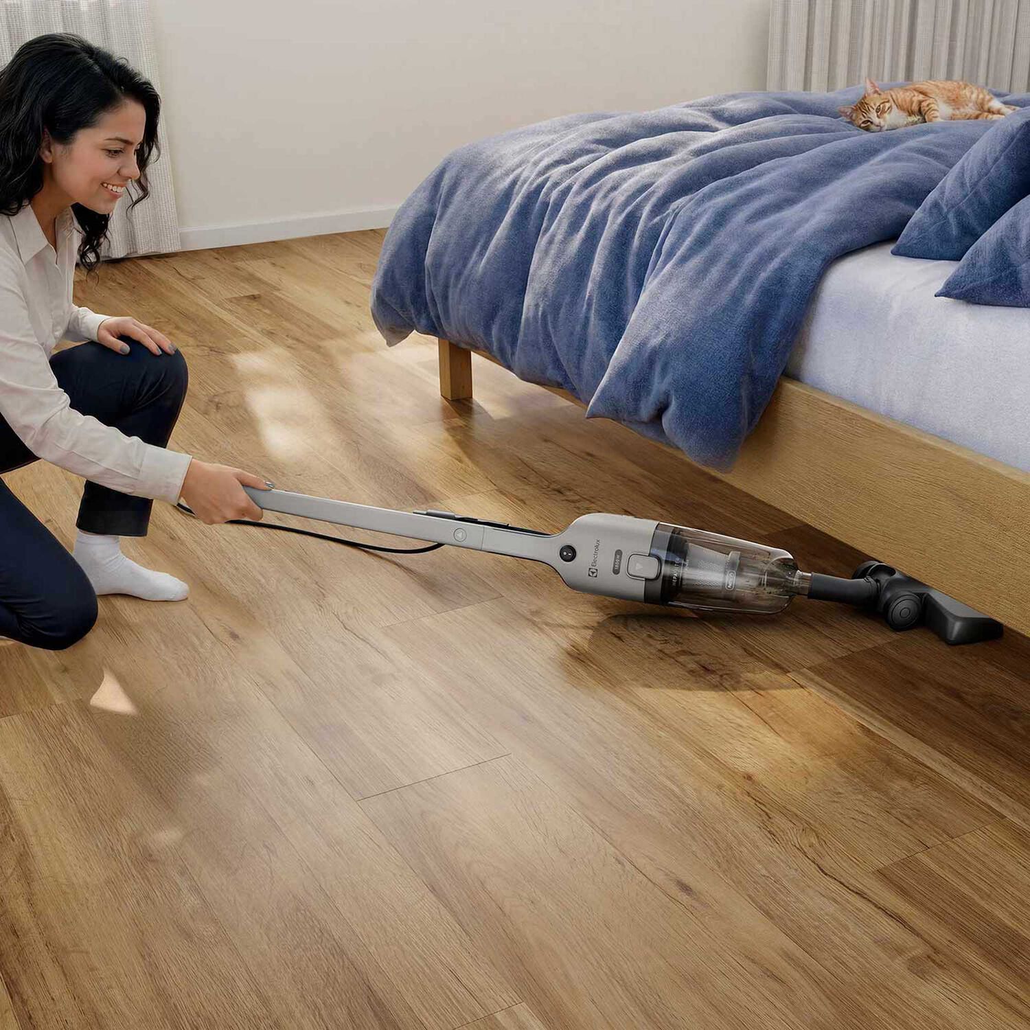 Aspiradora Vertical Con Cable Electrolux 1800w 2 En 1 Con Filtro Hepa Stk26 image number 16.0