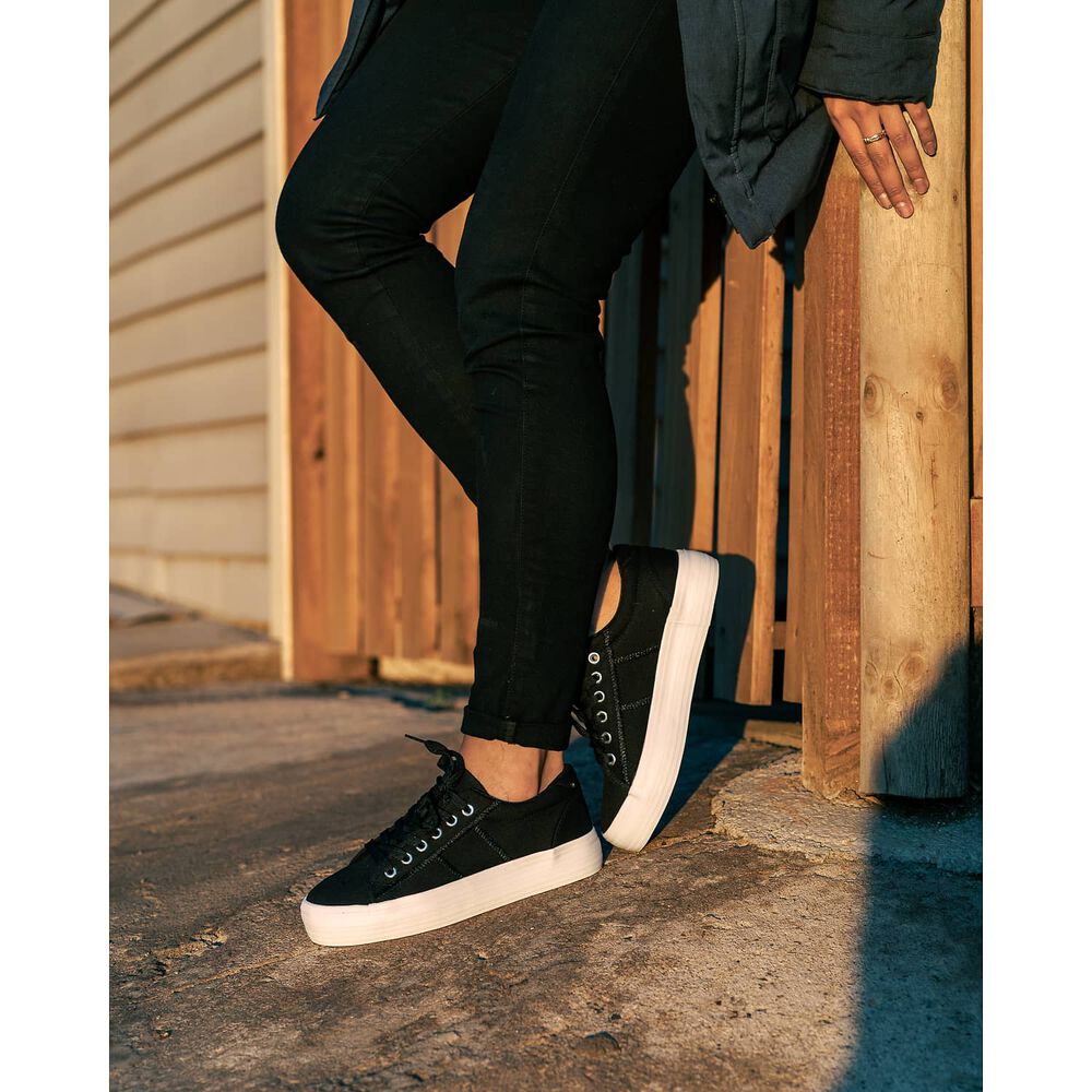 Zapatilla Sangli Negra Alquimia image number 4.0