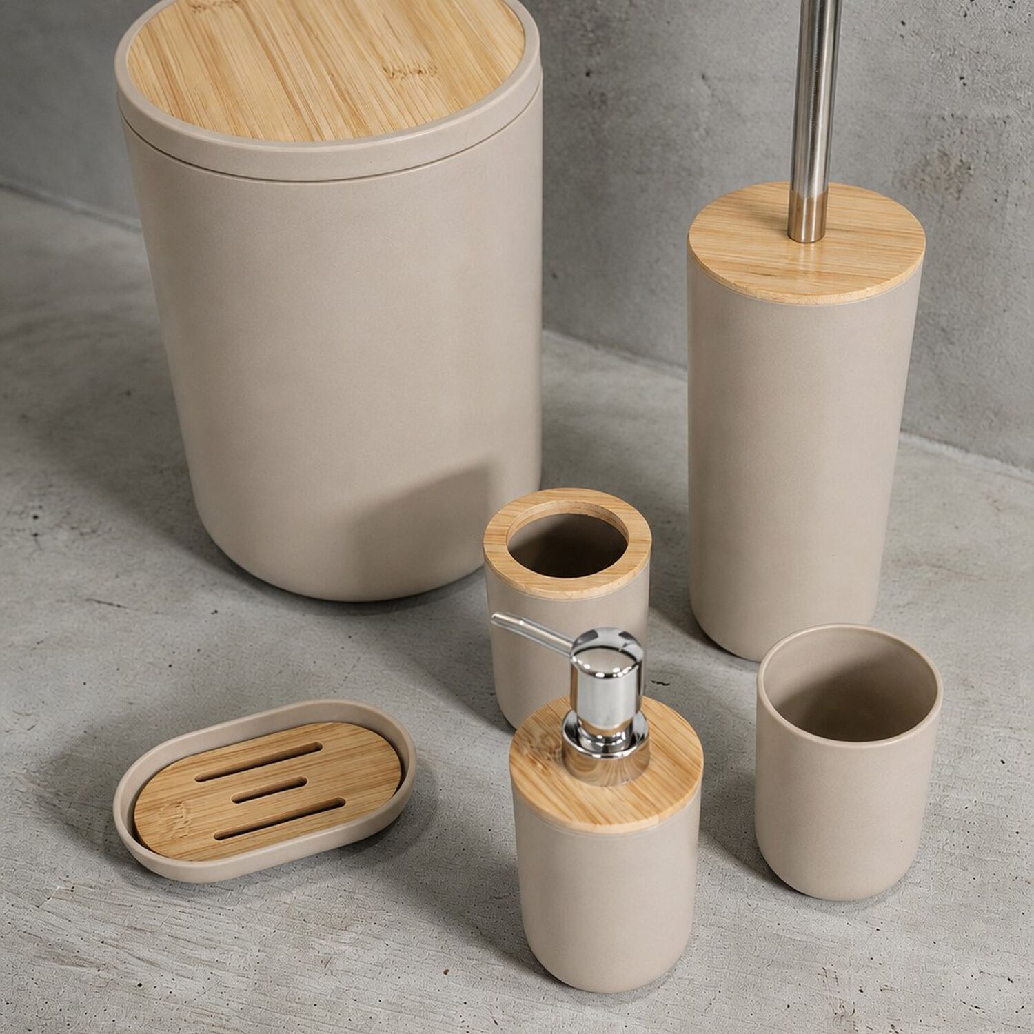Set De Ba&ntilde;o Completo 6 Piezas De Abs Y Bambu Color Taupe Con Basurero Dispensador Y Escobilla image number 6.0