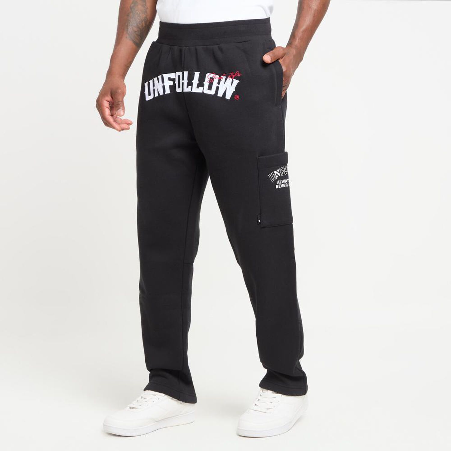 Pantal&oacute;n Estampado Tiro Medio Slim Hombre Rolly Go image number 2.0