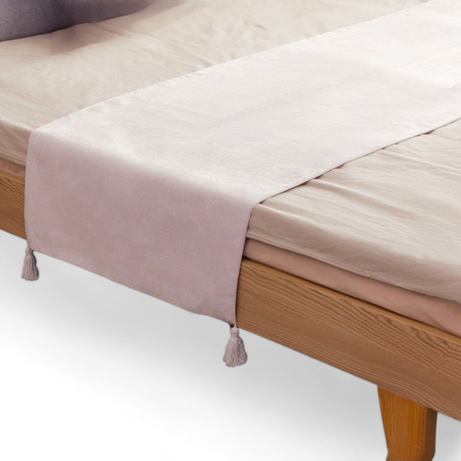 Piecera Para Cama 2 Plaza O King En Lino Con Pompones 70cm X 210cm Color Crema image number 0.0
