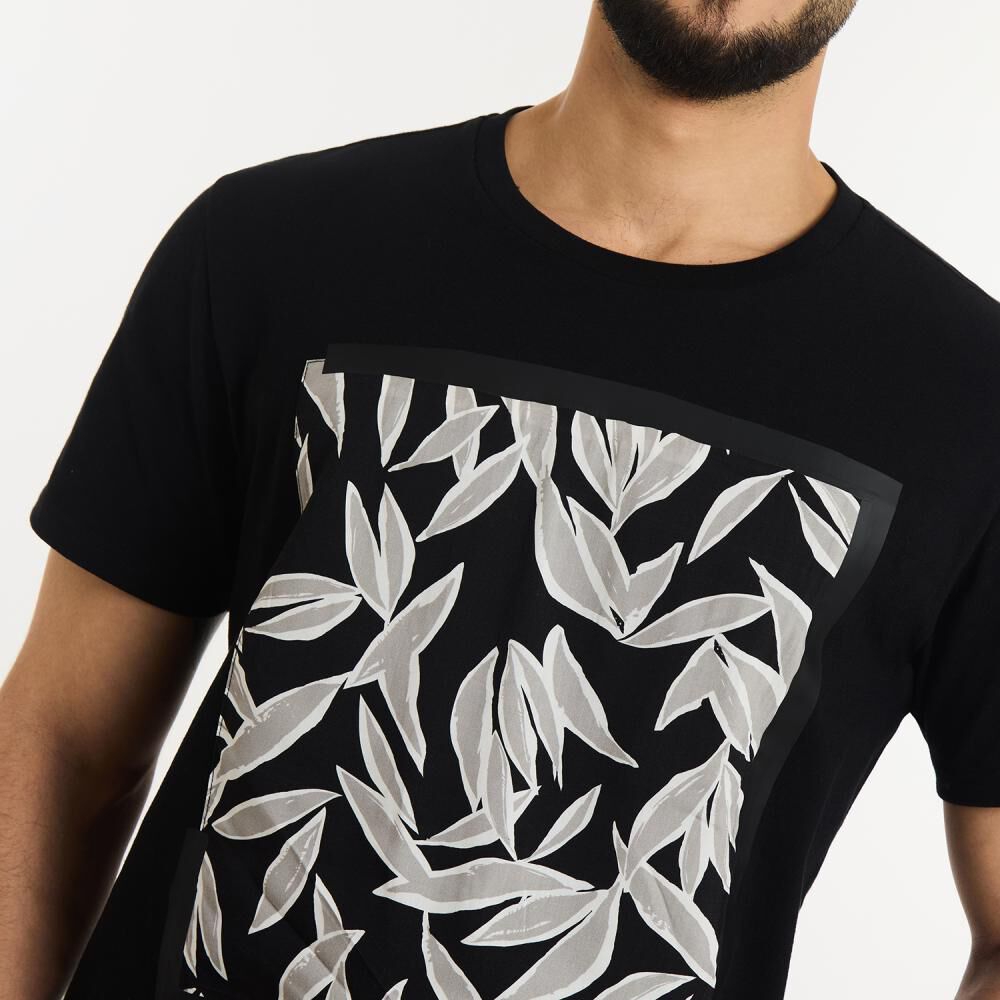 Polera Estampada Manga Corta Cuello Redondo Hombre Az Black image number 4.0