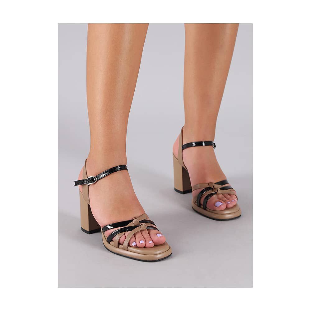 Sandalia Paula Beige image number 0.0