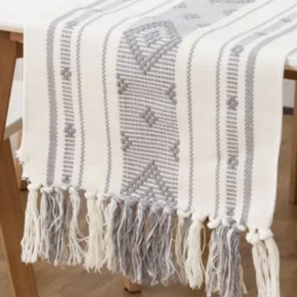 Camino De Mesa Medida 37x180cm Tejido Bordado Gris Rombo image number 1.0