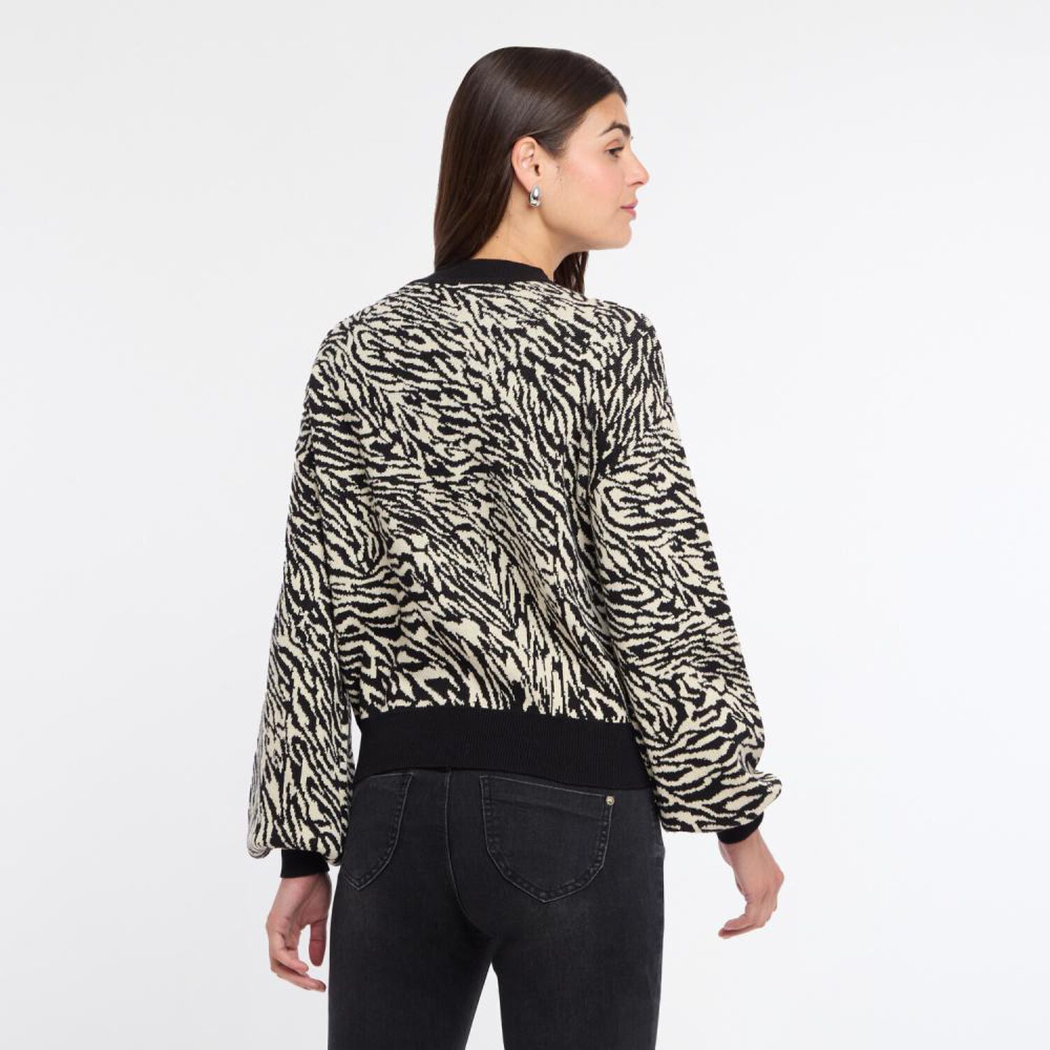 Sweater Jackard Regular Manga Larga Cuello Redondo Mujer Rolly Go image number 3.0