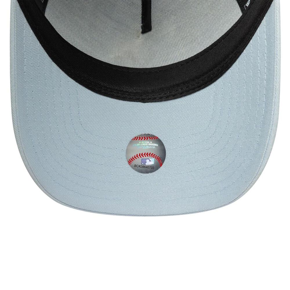 Gorra 9forty New York Yankees League Essential Blue Women image number 4.0