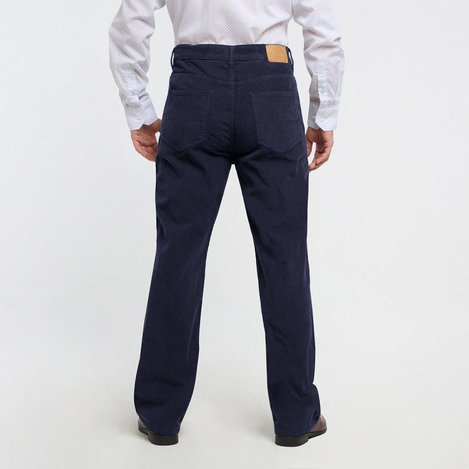 Pantal&oacute;n Liso Tiro Medio Regular Hombre Herald image number 1.0