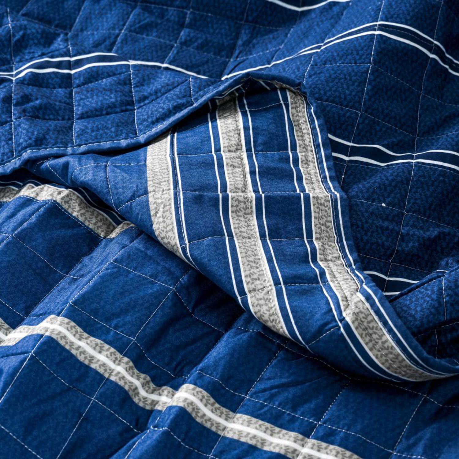 Quilt American Family By Cannon Marino / King image number 3.0