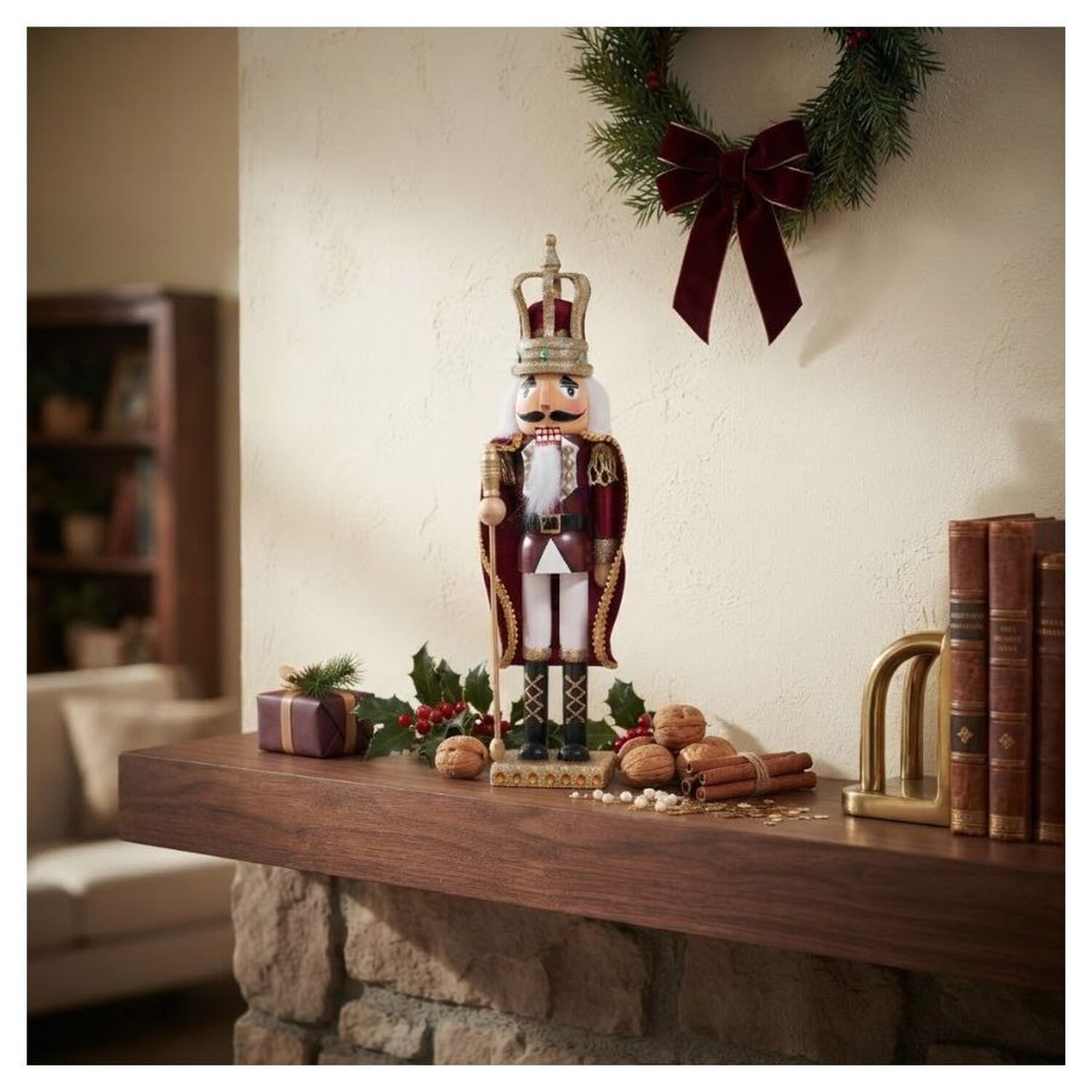 Cascanueces Navide&ntilde;o Decorativo Con Corona Y Bast&oacute;n 43cm image number 1.0