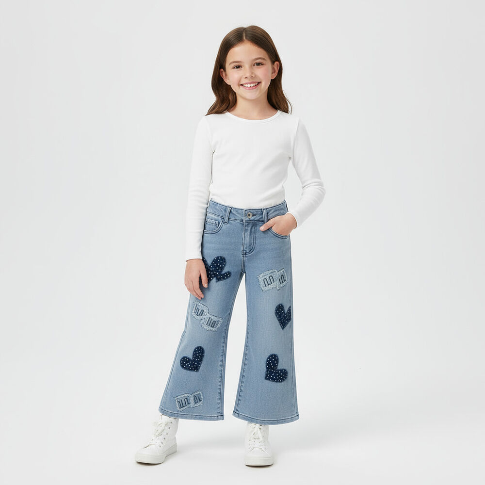 Pantalon Jean Ni&ntilde;a Con Corazones Brillantes Y Estilo Moderno image number 0.0