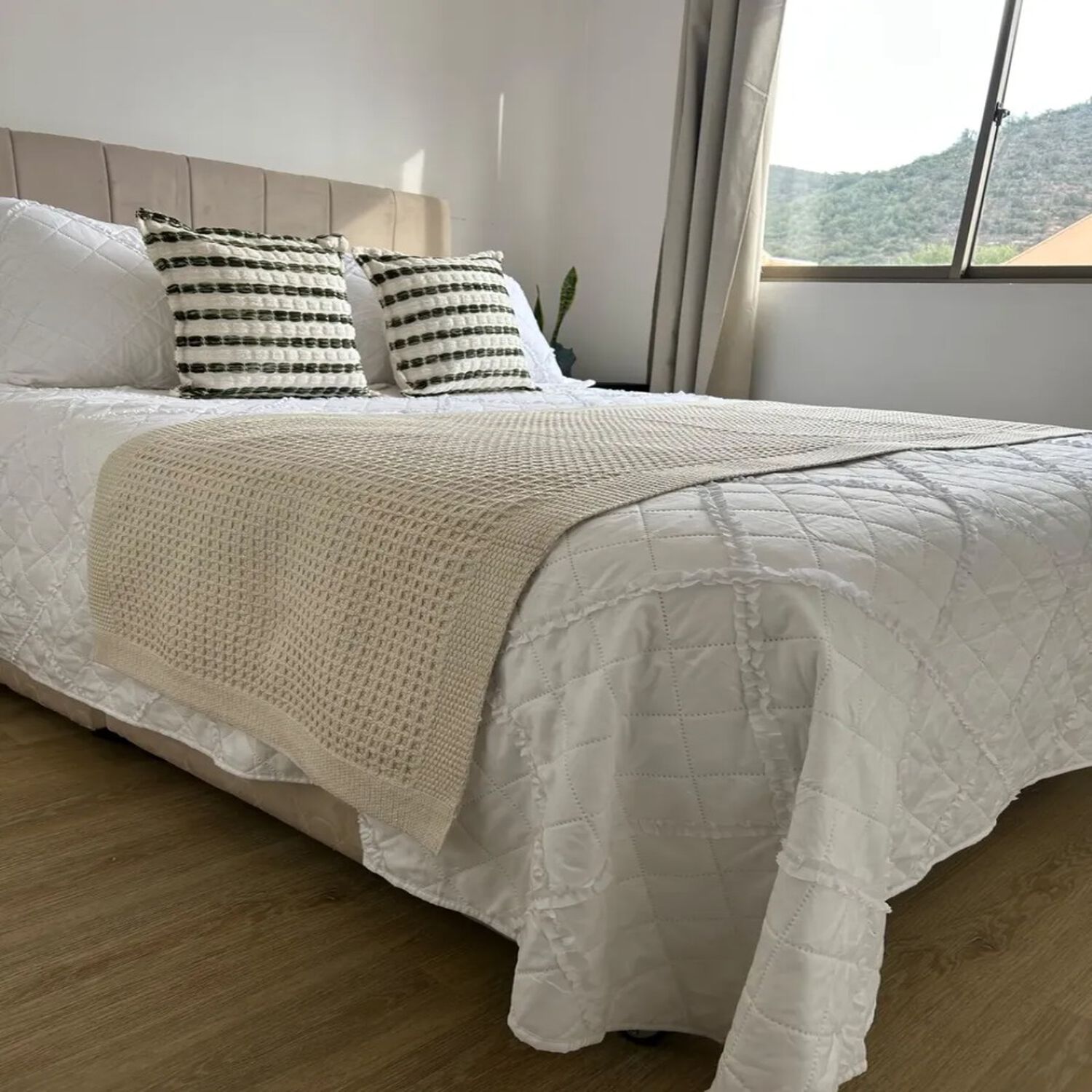 Set Piecera Tejida Beige + 2 Fundas De Coj&iacute;n 45 45 Cm image number 2.0
