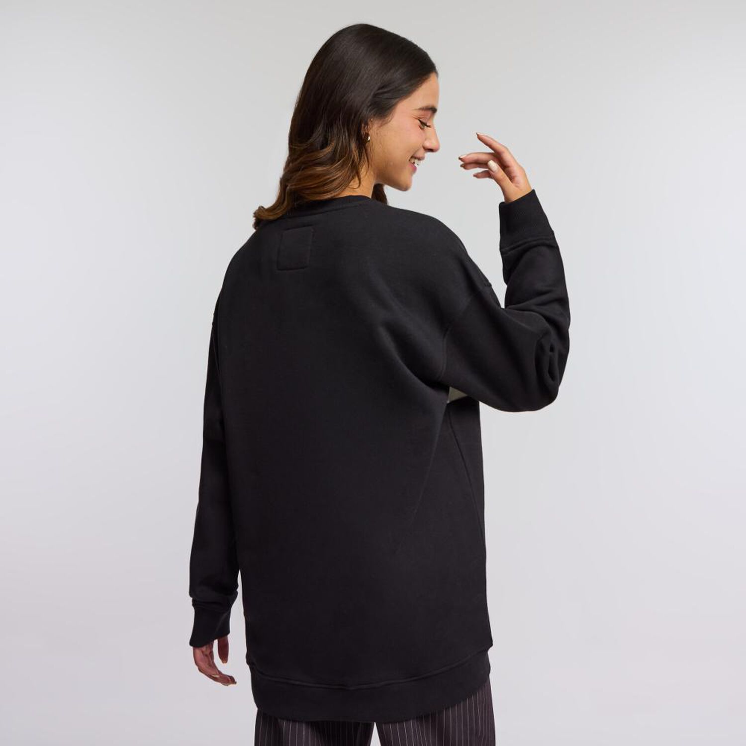 Poler&oacute;n Oversize Cuello Redondo Mujer Freedom image number 3.0