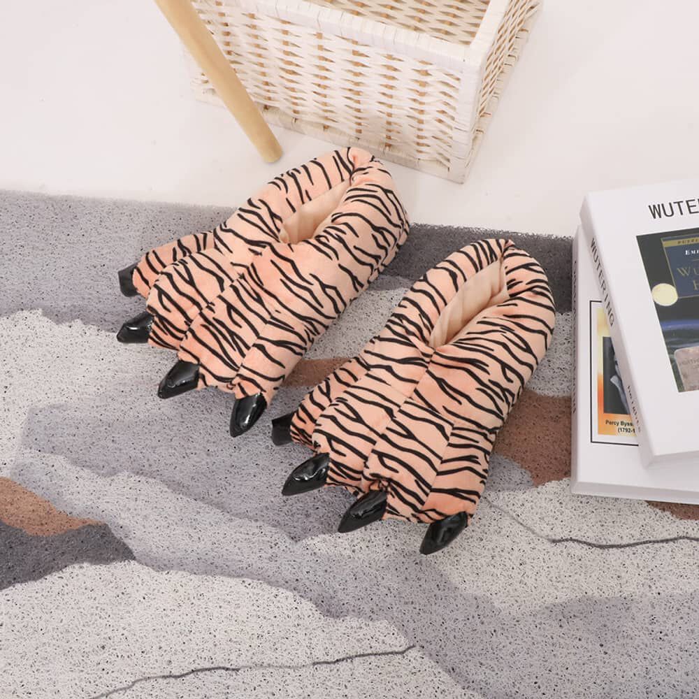 Pantuflas De Garra De Monstruo Suaves Y C&aacute;lidas Trigre image number 4.0