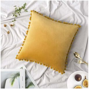 Pack De 02 Fundas De Coj&iacute;n De Terciopelo Con Pompon 45x45 Amarillo