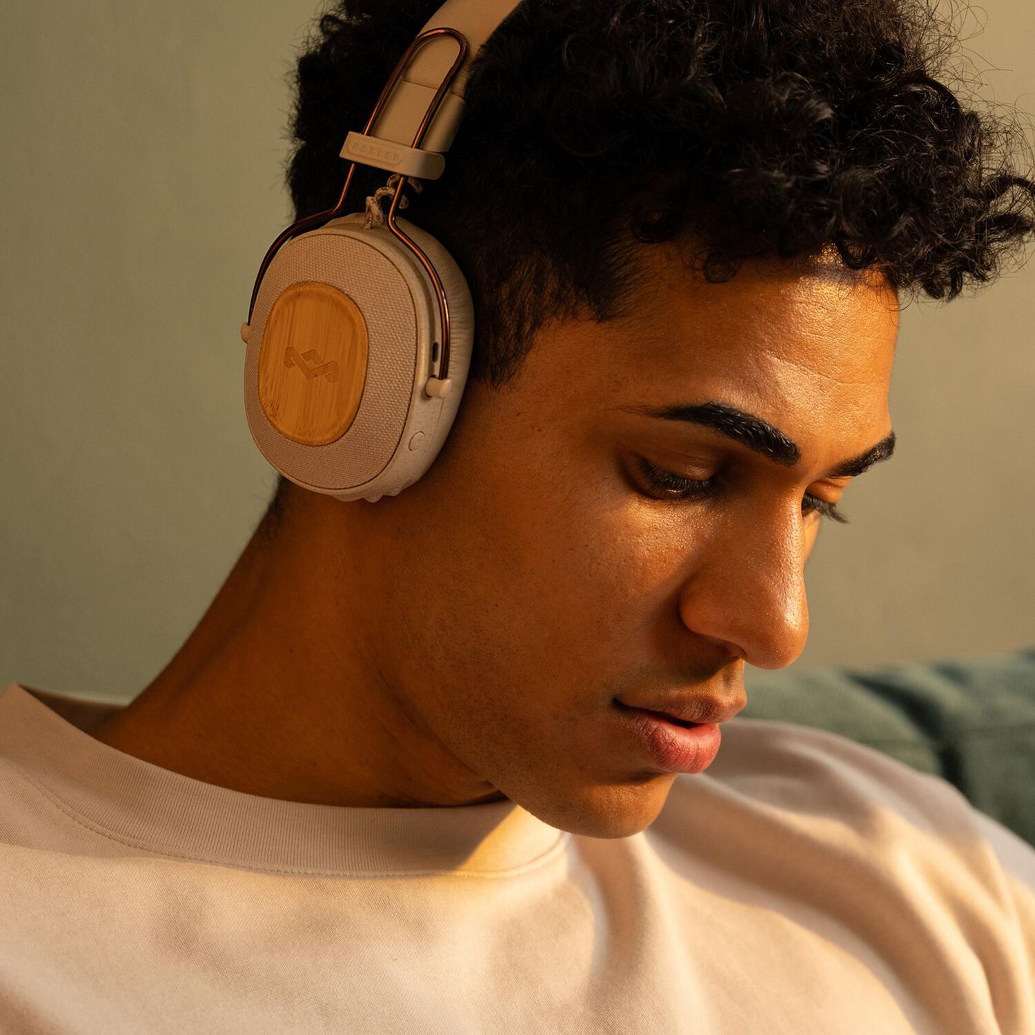 Aud&iacute;fonos Bluetooth Positive Vibration Riddim Cream Marley image number 6.0