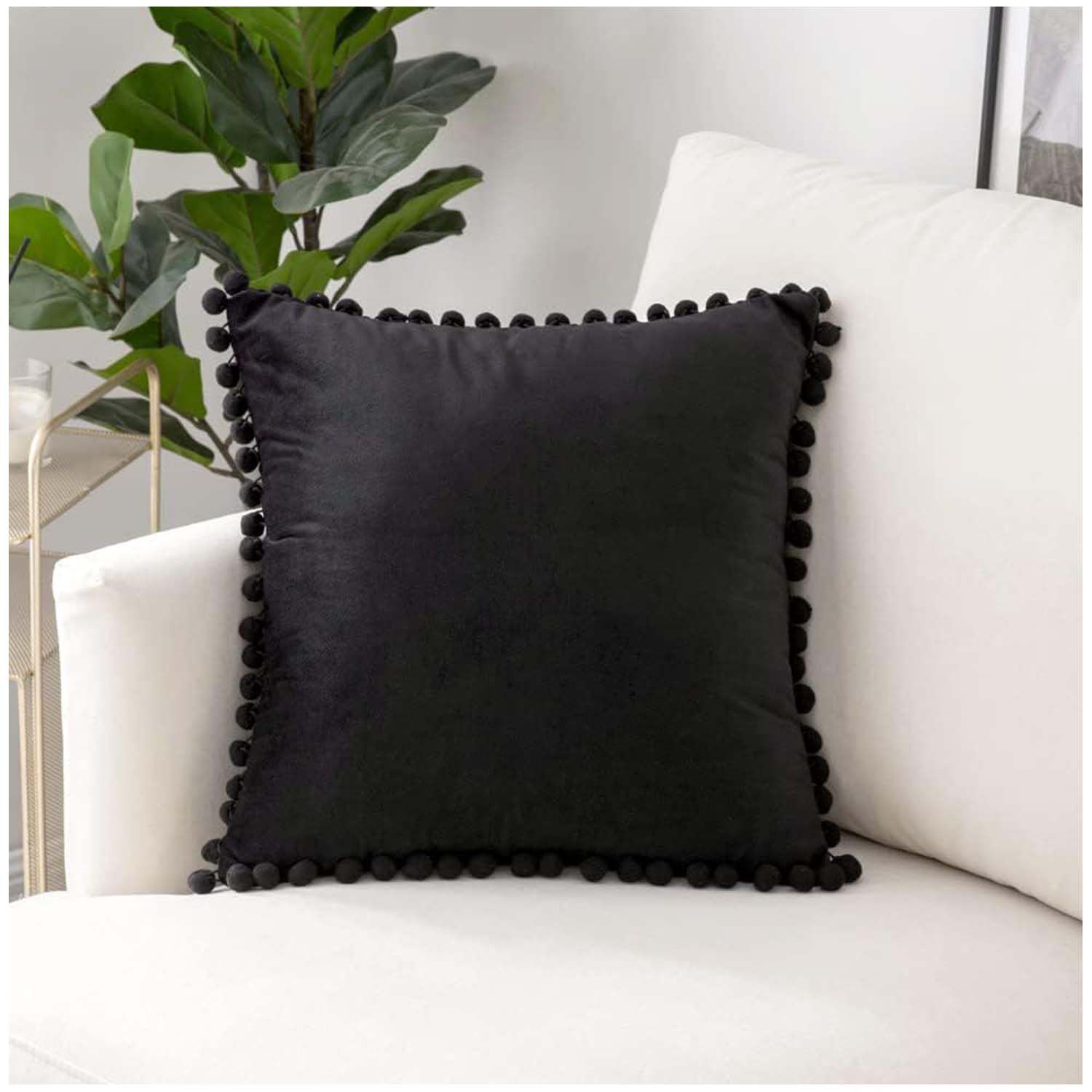 Pack De 02 Fundas De Coj&iacute;n De Terciopelo Con Pompon 45x45 Negro image number 0.0