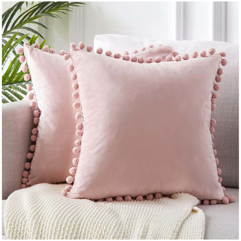 Pack De 02 Fundas De Coj&iacute;n De Terciopelo Con Pompon 45x45 Rosa image number 0.0