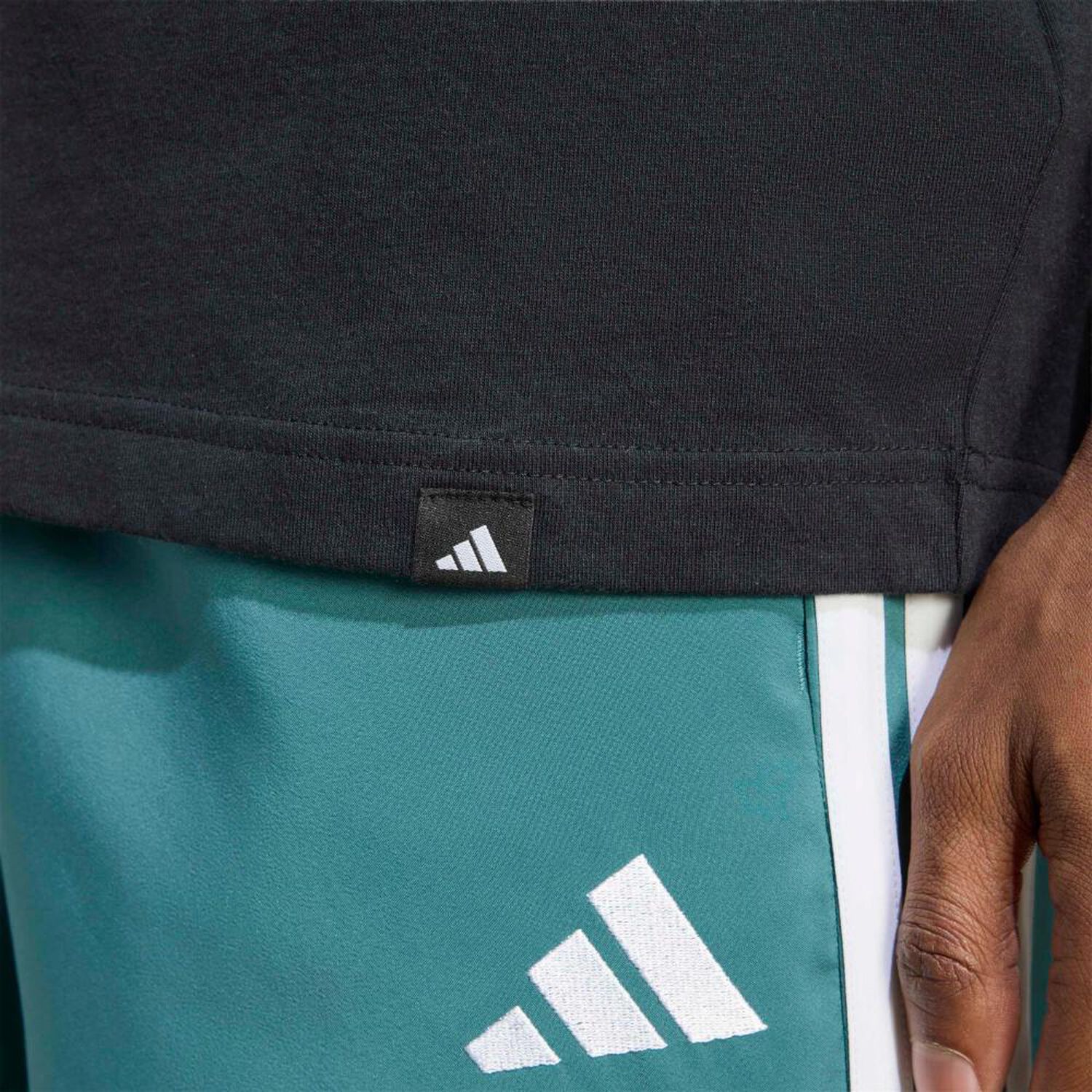 Polera Deportiva Hombre Adidas image number 4.0