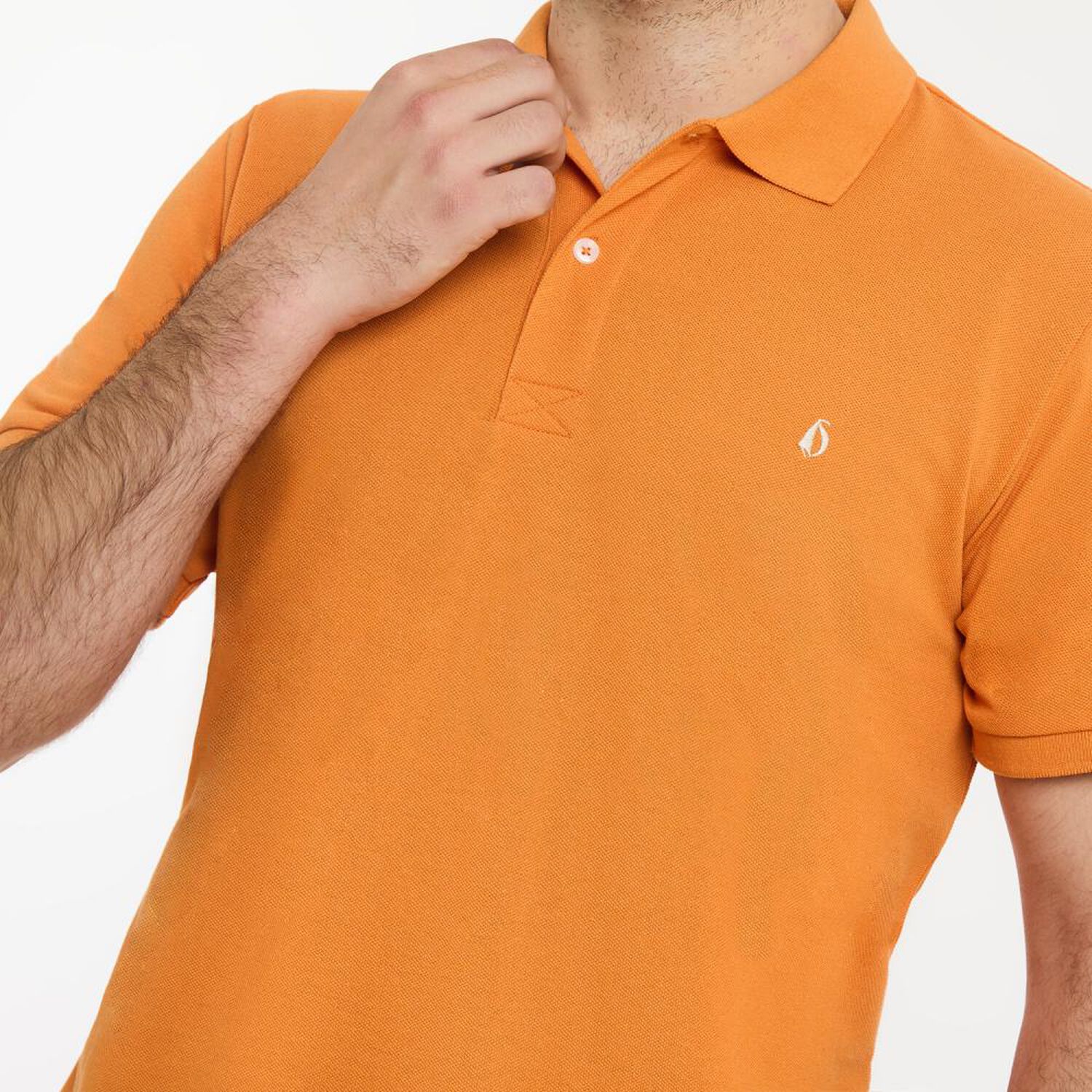 Polera B&aacute;sica Lisa Regular Manga Corta Cuello Piqu&eacute; Hombre Herald image number 4.0