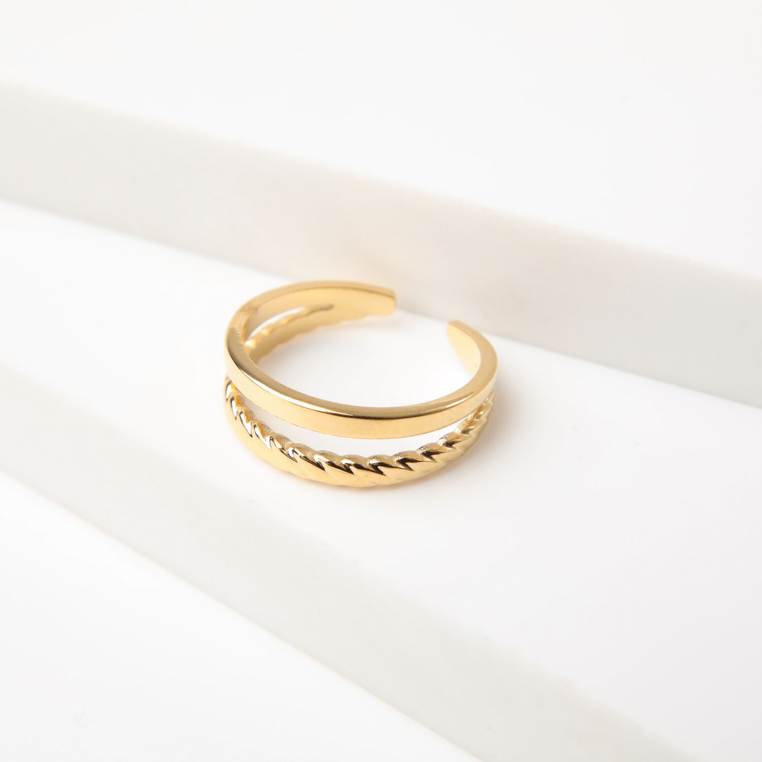 Anillo 19v69 Dorado Mujer Str253 image number 0.0
