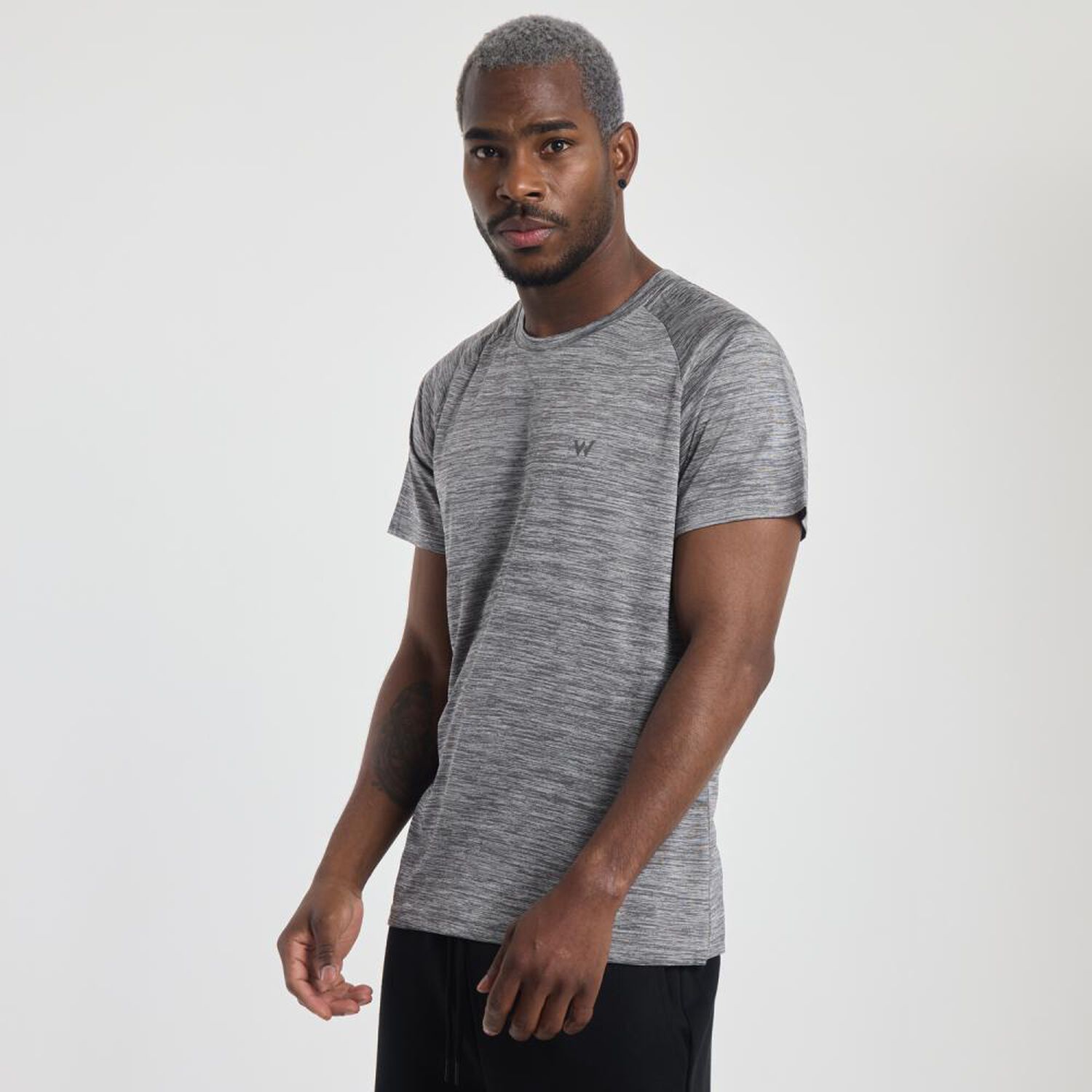 Polera Deportiva Lisa Slim Manga Corta Cuello Redondo Hombre Wetland image number 2.0