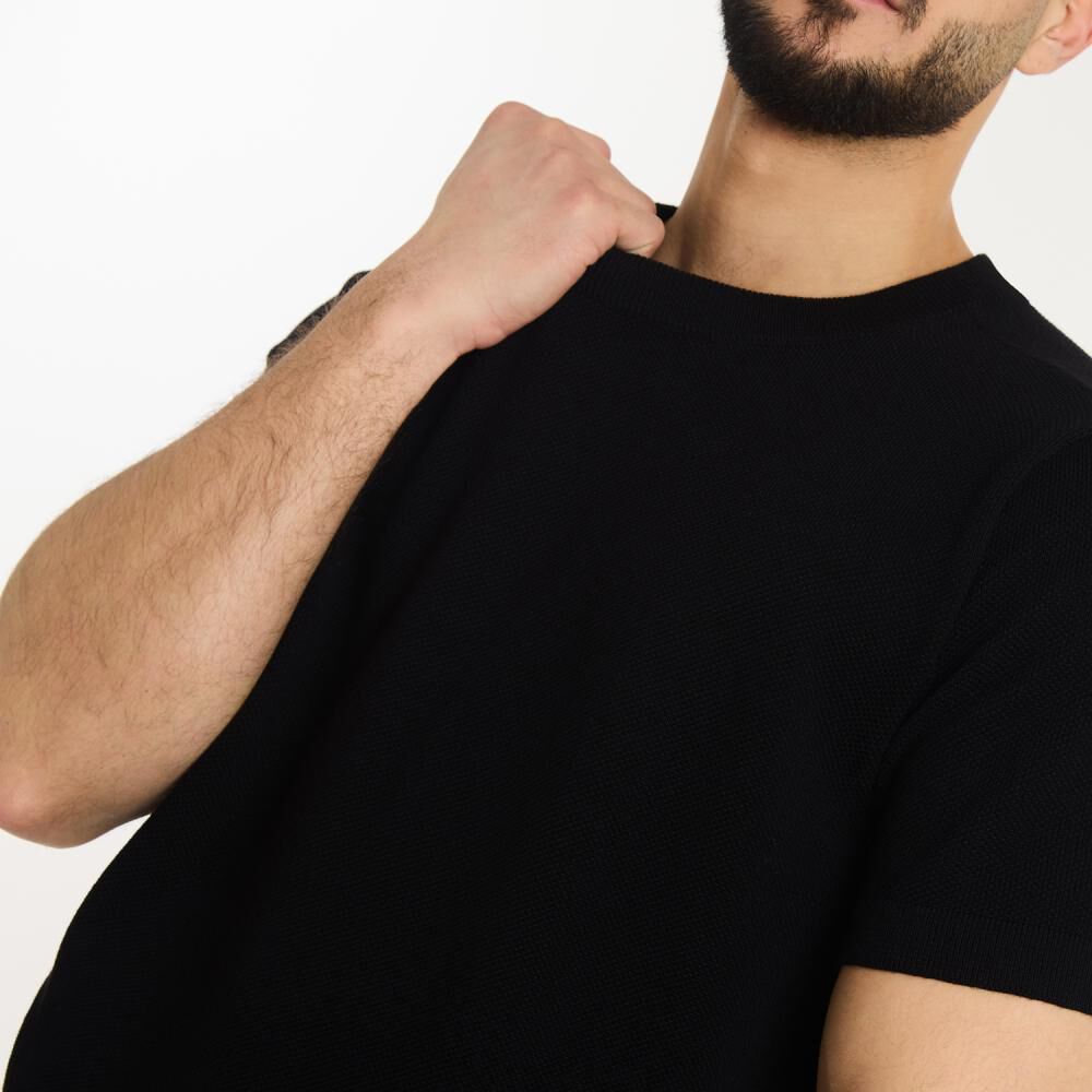 Polera Lisa Regular Manga Corta Cuello Redondo Hombre Az Black image number 4.0