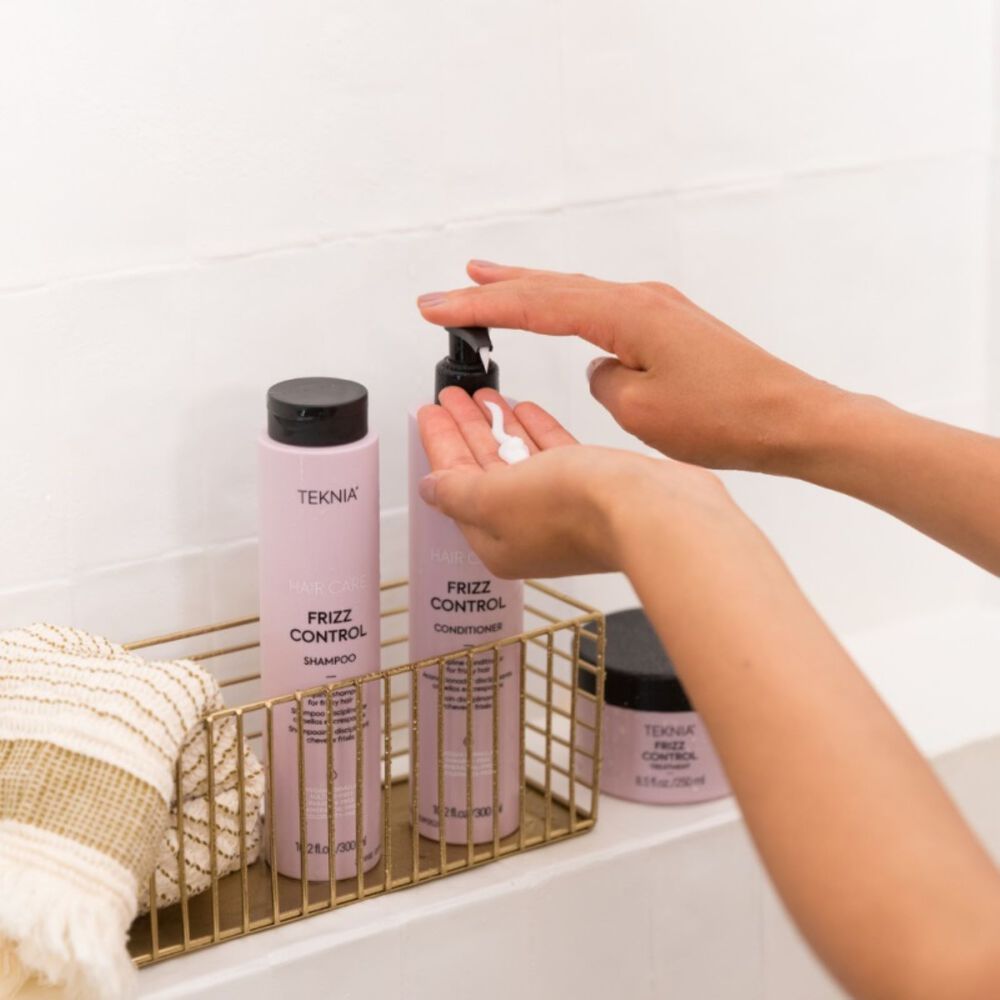 Acondicionador Lakme Teknia Frizz Control 300ml image number 3.0