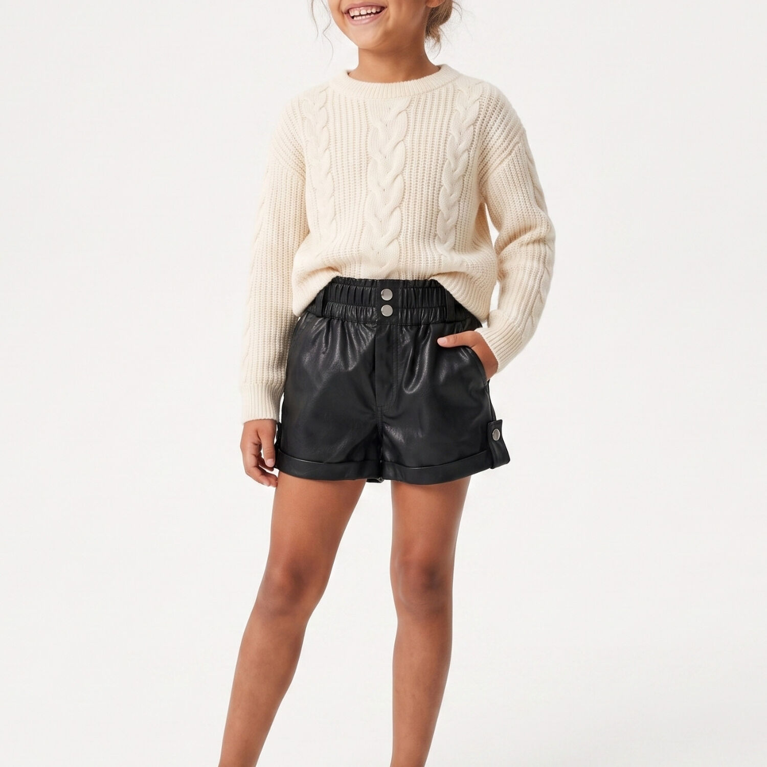 Short Ecocuero Ni&ntilde;a Cuerina Efecto Cuero Negro Moda image number 0.0