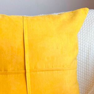 Pack De 02 Fundas De Coj&iacute;n De Semicuero Sint&eacute;tico 50x50 Cm Mostaza