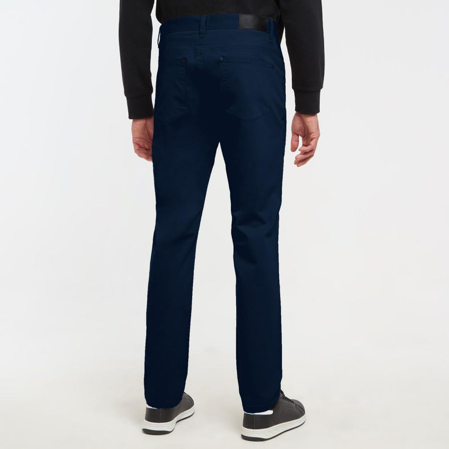Pantal&oacute;n Liso Tiro Medio Slim Hombre Az Black image number 1.0