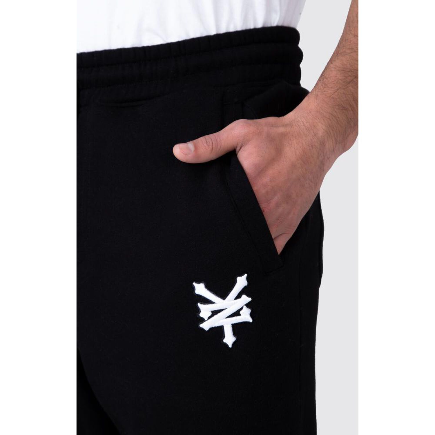Jogger Liso Pretina El&aacute;sticada Tiro Medio Regular Hombre Zoo York image number 4.0