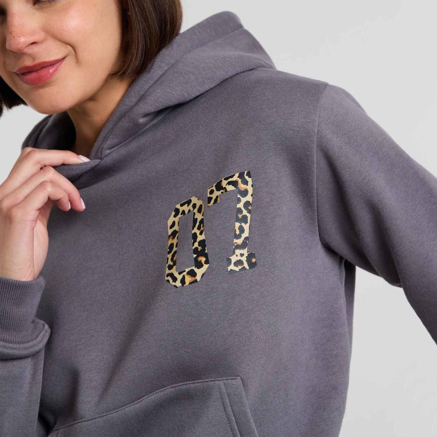 Poler&oacute;n Hoodie Print Manga Larga Cuello Redondo Con Capucha Mujer Rolly Go image number 4.0