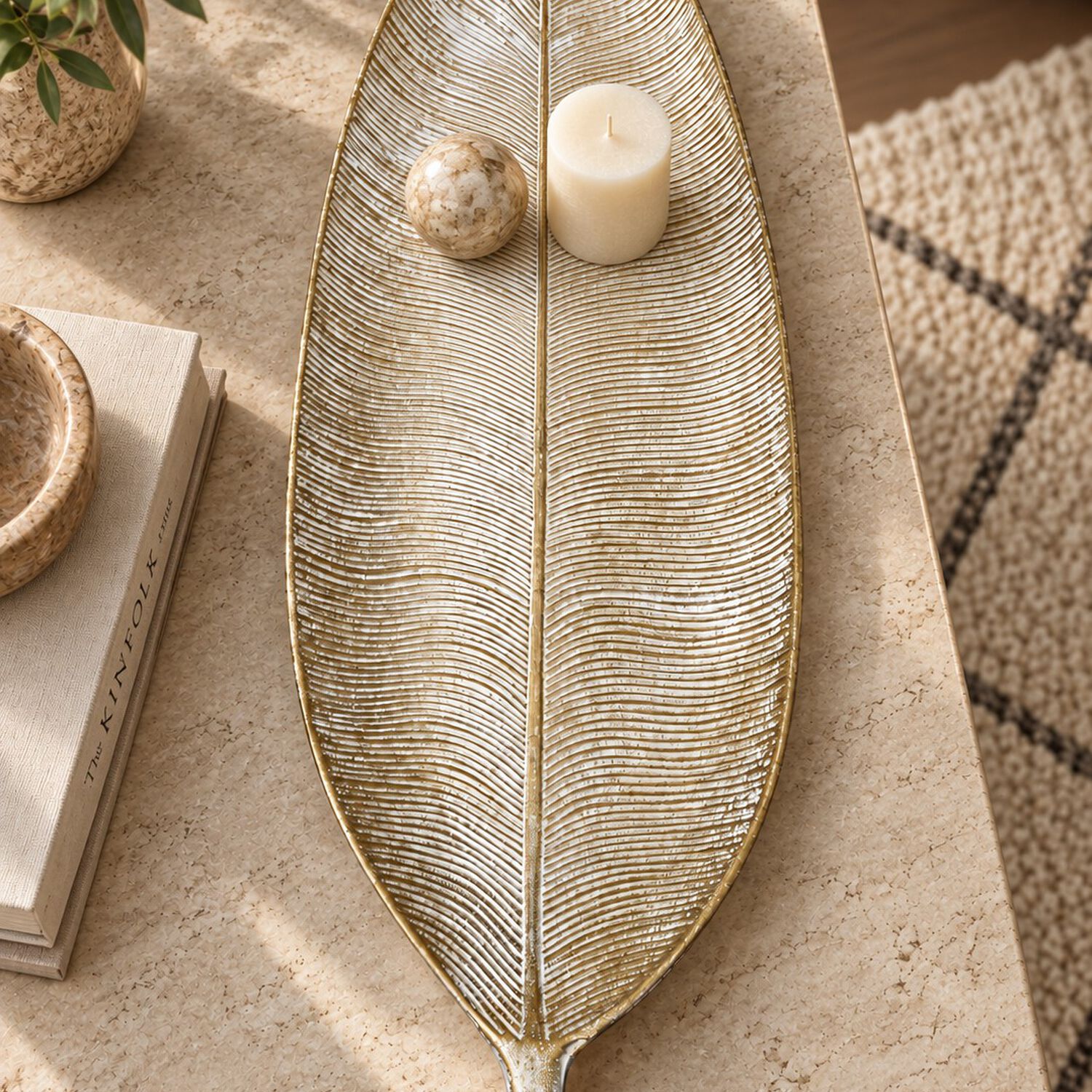 Bandeja Decorativa Forma De Hoja Estilo Moderno Organico 59 Cm Color Blanco Dorado image number 0.0